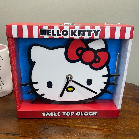 Hello Kitty Table Top Clock - Picture 7 of 8